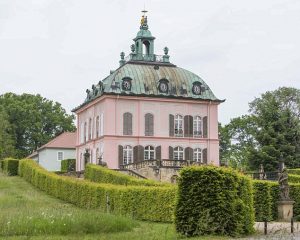 Villa Macolinipalais, lugar donde se ha encontrado la colección de champagne y cognac de Hitler Villa Macolinipalais, lugar donde se ha encontrado la colección de champagne y cognac de Hitler