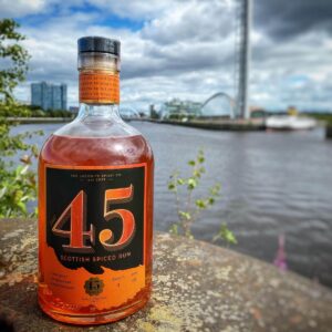 La destilería Glasgow abre: 45 y Charlie's Chopper 4 El 45 es el producto estrella de la destilería