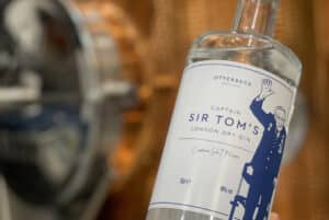 Disponible Captain Sir Tom, de la marca London Dry Gin 3 Sir Tom, marca de ginebra