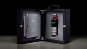 Aston Martin y Bowmore: whisky con un pistón del DB5 3 Black Bowmore DB5