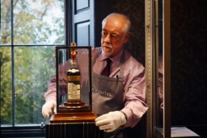 5 whiskies super caros que fueron subastados 5 El Macallan 1926 60 años de edad Valerio Adami