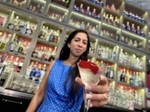 Natasha Bahrami, elegida para el Salón de la Fama de gin 3 Bahrami