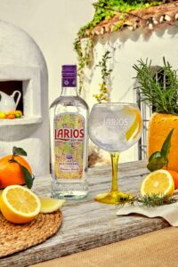 Larios Dry Gin inspirado en la esencia del Mediterráneo 3 Larios, la marca líder en el mercado español