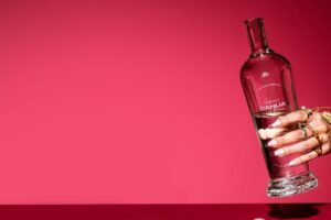 Dahlia, tequila cristalino de los fundadores de Mezcal El Silencio