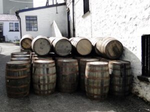 Ni el color, ni el barril ni su mezcla definen un blended o whisky de malta mejor que otro Ni el color, ni el barril ni su mezcal definen un whisky mejor que otro