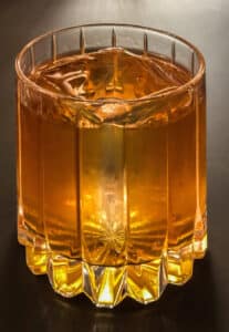 Brugal 1888 viene con nueva forma, perfecto para cócteles 7 Midnight Old Fashioned, por Guglielmo Miriello