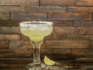 Margarita Patrón con sal marina ahumada