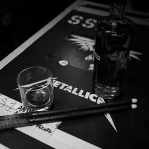 Blackened es una mezcla de bourbon de origen y centeno añejado durante unos ocho años