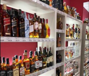 La imagen de una marca de licor debe ser reconocible a cierta distancia